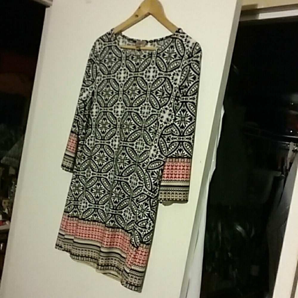 Dress is washable no waistline